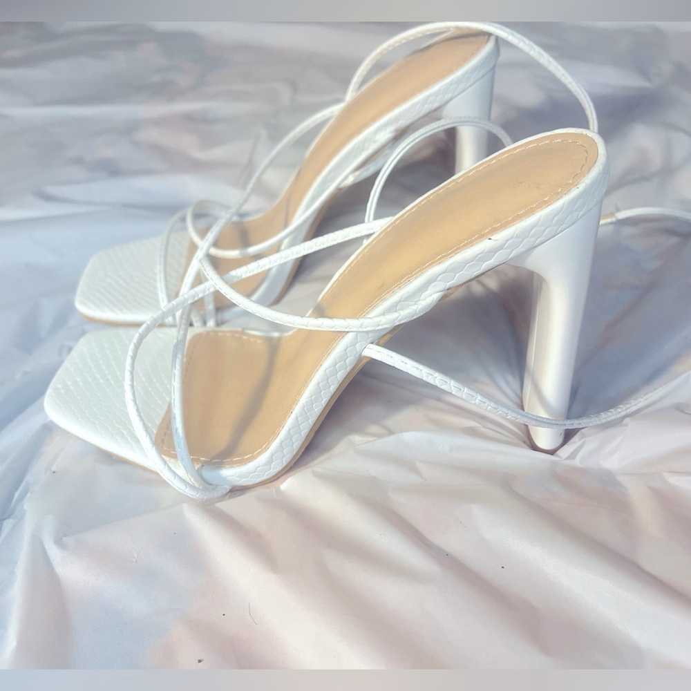 Crisscross chunky heeled ankle strap sandals